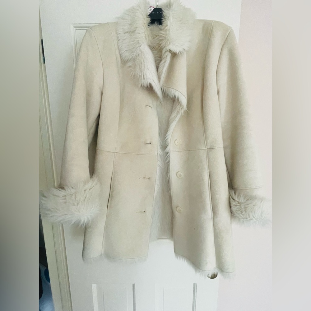 Gorgeous cream white vintage coat size small